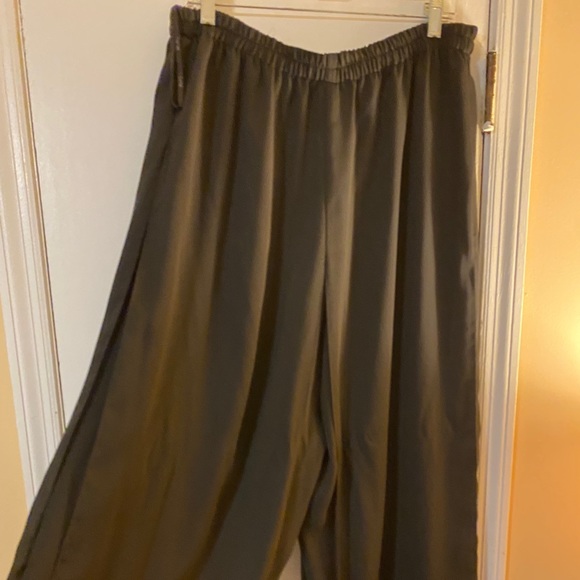 Black flowy pants - Picture 2 of 2